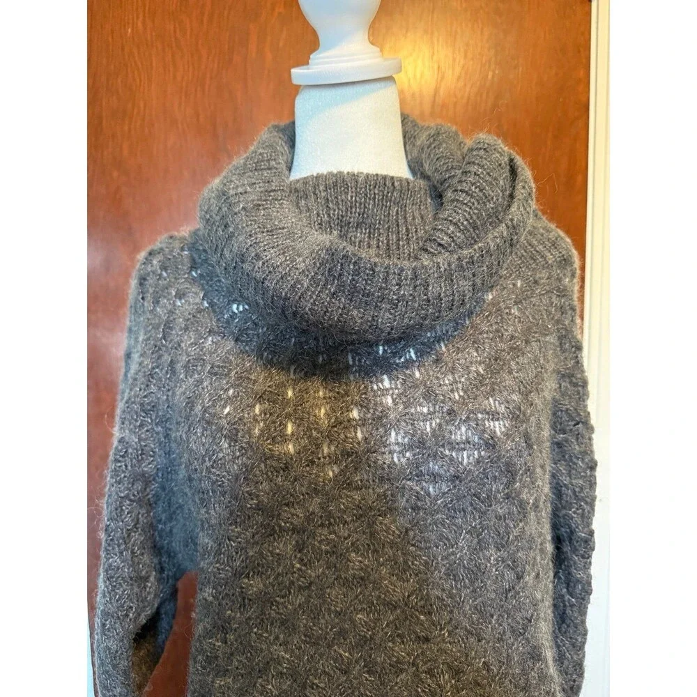 Old Navy Size Small Woman’s Sweater